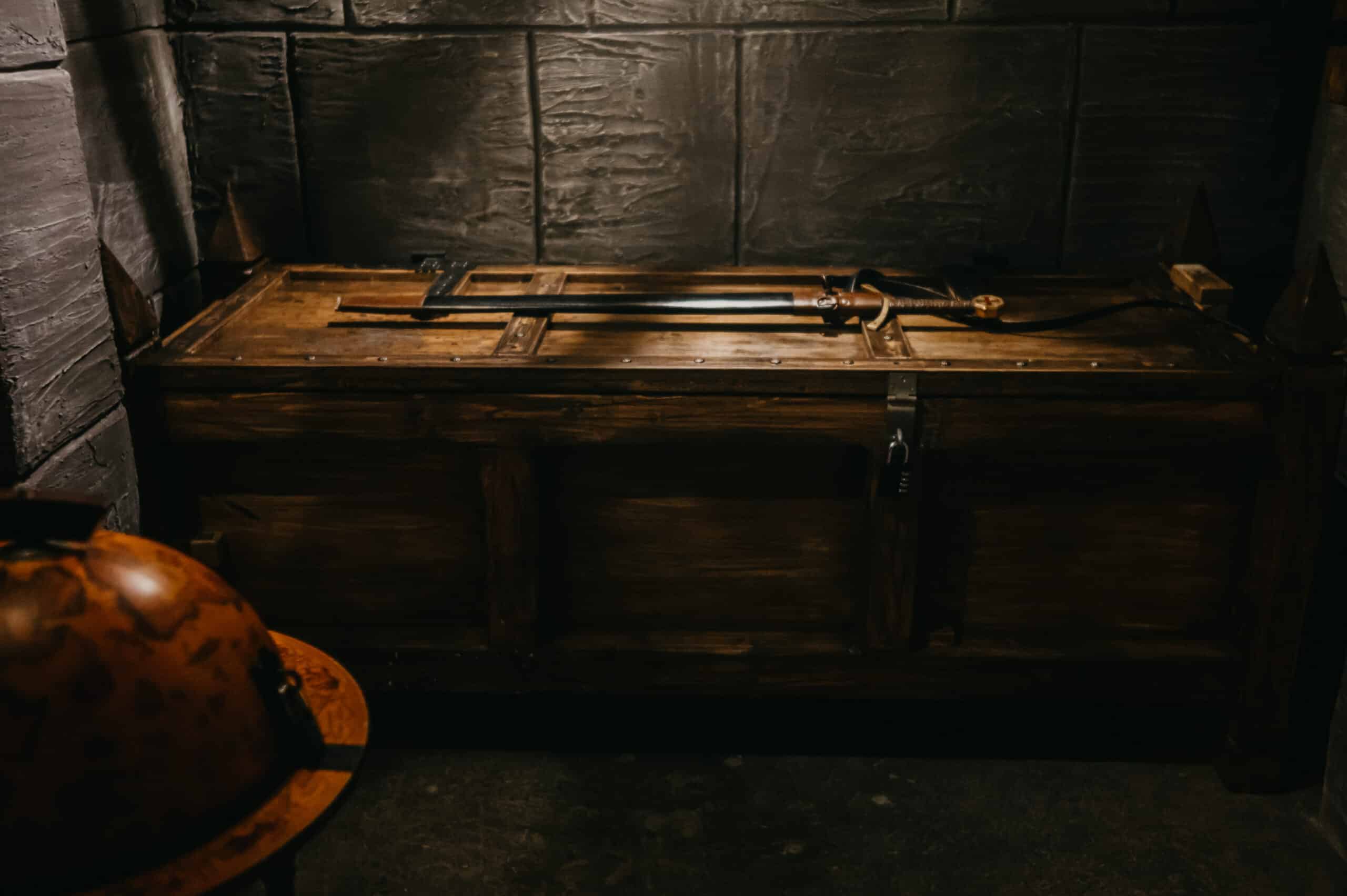 Victorian wooden treasure chest with swords on top at Mastermind Escape Room Bern.